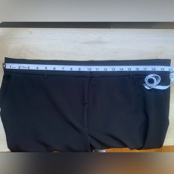 Women’s Express Black Pants. Hook/Clasp Closure. Side & Back Pockets. Size 16. - Picture 4 of 6